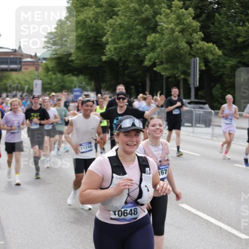 29.06.2025 - hella hamburg halbmarathon Jannik Wohlers http://msf.ph/oto/8323660 29.06.2025 10:39:40 Lombardsbrücke 1058, 1076, 1291, 1586, 1691, 1899, 2019, 2254, 2866, 2888, 3515, 3607, 3808, 3882, 3883, 3884, 4173, 4471, 5229, 5263, 5654, 5877, 5901, 6097, 6548, 6698, 6750, 6890, 6920, 7045, 7455, 7456, 8107, 8622, 8815, 8865, 8866, 9187, 9195, 9292, 9495, 10648, 10806, 10818, 10953, 11188, 11242, 11244, 11717, 11874, 12414, 12883, 12906, 13005, 13069, 13577, 13651, 14327, 14578, 15111, 16784, 18157, 19163 meine-sportfotos.de