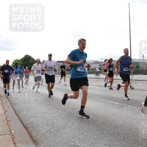 29.06.2025 - hella hamburg halbmarathon Lena Gebhardt http://msf.ph/oto/8323724 29.06.2025 10:23:06 Lombardsbrücke 17657, 1029, 1362, 1853, 2294, 2766, 2925, 3003, 3029, 3034, 3600, 3601, 4190, 4266, 4728, 4793, 5223, 5343, 5629, 6502, 6578, 6784, 6785, 6849, 7188, 7190, 7266, 7529, 7820, 7891, 7925, 8687, 8688, 8716, 8918, 8920, 9133, 9256, 9301, 9877, 9913, 10205, 10739, 10826, 11798, 12025, 12073, 12190, 12265, 13560, 13921, 14041, 14338, 14525, 14801, 14821, 16416, 16558, 17013, 17099, 17207, 17299, 17719 meine-sportfotos.de