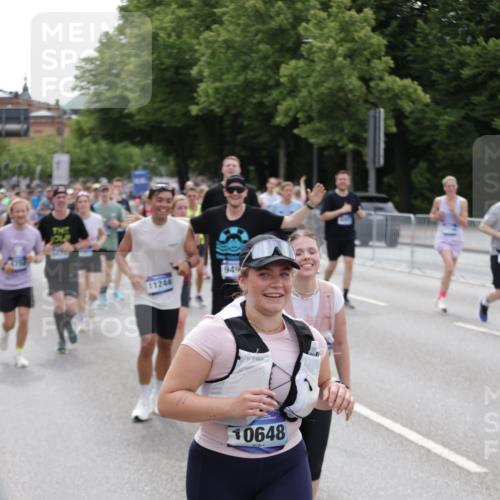 29.06.2025 - hella hamburg halbmarathon Jannik Wohlers http://msf.ph/oto/8323726 29.06.2025 10:39:40 Lombardsbrücke 1058, 1076, 1291, 1586, 1691, 1899, 2019, 2254, 2866, 2888, 3515, 3607, 3808, 3882, 3883, 3884, 4173, 4471, 5229, 5263, 5654, 5877, 5901, 6097, 6548, 6698, 6750, 6890, 6920, 7045, 7455, 7456, 8107, 8622, 8815, 8865, 8866, 9187, 9195, 9292, 9495, 10648, 10806, 10818, 10953, 11188, 11242, 11244, 11717, 11874, 12414, 12883, 12906, 13005, 13069, 13577, 13651, 14327, 14578, 15111, 16784, 18157, 19163 meine-sportfotos.de