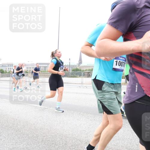 29.06.2025 - hella hamburg halbmarathon Lena Gebhardt http://msf.ph/oto/8323761 29.06.2025 10:57:35 Lombardsbrücke 824, 12799, 8386, 10078, 201, 1123, 1242, 1248, 1265, 1643, 2015, 2041, 2370, 2451, 2567, 2900, 3191, 3195, 3385, 3388, 3433, 3723, 3750, 3851, 3954, 4059, 4086, 4106, 4180, 4197, 4485, 4521, 4611, 4830, 4998, 5117, 5316, 5632, 5639, 5736, 5738, 6053, 6827, 6832, 6857, 6916, 7172, 7193, 7592, 7720, 7728, 7787, 8035, 8159, 8224, 8287, 8386, 8474, 8540, 8552, 8679, 8708, 8773, 8851, 8853, 8873, 9059, 9110, 9233, 9318, 9394, 9496, 9613 meine-sportfotos.de
