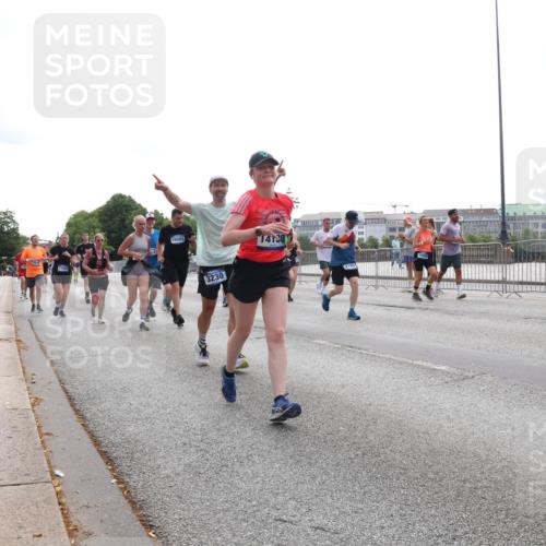29.06.2025 - hella hamburg halbmarathon Lena Gebhardt http://msf.ph/oto/8323814 29.06.2025 10:37:39 Lombardsbrücke 17355, 24, 16582, 3230, 14130, 1022, 1276, 1337, 1475, 1578, 1597, 1799, 1819, 1985, 2016, 2199, 2272, 2480, 2486, 2640, 2853, 3230, 3246, 3633, 4097, 4347, 4733, 5139, 5146, 5171, 5186, 5522, 5560, 5790, 5875, 5940, 6243, 6362, 6821, 6955, 7085, 7124, 7235, 7244, 7321, 7350, 7544, 7696, 7707, 7777, 7823, 8811, 8843, 8985, 9247, 9288, 9524, 9895, 10159, 10506, 10836, 11087, 11543, 12123, 12254, 12472, 12824, 16680, 17798 meine-sportfotos.de