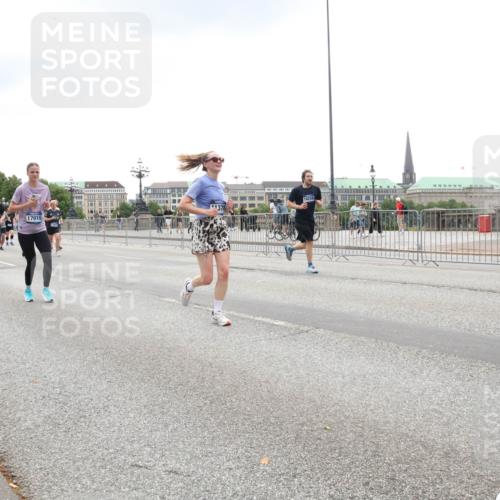 29.06.2025 - hella hamburg halbmarathon Lena Gebhardt http://msf.ph/oto/8323816 29.06.2025 10:47:20 Lombardsbrücke 1378, 17015, 10772, 1073, 1185, 1286, 1434, 1463, 1523, 1593, 1607, 1704, 1720, 1961, 2148, 2211, 2327, 2407, 2537, 2555, 2556, 2665, 2882, 2981, 2994, 3339, 4037, 4184, 4239, 4325, 4423, 4483, 4806, 4895, 4974, 4975, 5111, 5114, 5621, 5622, 5796, 5895, 5953, 6255, 6256, 6485, 6496, 6879, 6995, 7073, 7403, 7430, 7431, 7630, 7631, 8105, 8131, 8270, 8486, 8684, 8706, 8915, 8953, 8967, 9018, 11351, 11458, 11730, 11738 meine-sportfotos.de