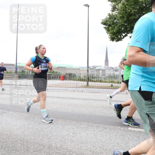 29.06.2025 - hella hamburg halbmarathon Lena Gebhardt http://msf.ph/oto/8323830 29.06.2025 10:57:35 Lombardsbrücke 3750, 8386, 10, 1123, 1242, 1248, 1265, 1643, 2015, 2041, 2370, 2451, 2567, 2900, 3191, 3195, 3385, 3388, 3433, 3723, 3750, 3851, 3954, 4059, 4086, 4106, 4180, 4197, 4485, 4521, 4611, 4830, 4998, 5117, 5316, 5632, 5639, 5736, 5738, 6053, 6827, 6832, 6857, 6916, 7172, 7193, 7592, 7720, 7728, 7787, 8035, 8159, 8224, 8287, 8386, 8474, 8540, 8552, 8679, 8708, 8773, 8851, 8853, 8873, 9059, 9110, 9233, 9318, 9394, 9496, 9613 meine-sportfotos.de