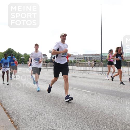 29.06.2025 - hella hamburg halbmarathon Lena Gebhardt http://msf.ph/oto/8323881 29.06.2025 10:23:07 Lombardsbrücke 13248, 19245, 3034, 4266, 4190, 3029, 1029, 1362, 1853, 2294, 2766, 2925, 3003, 3029, 3034, 3600, 3601, 4190, 4266, 4728, 4793, 5223, 5343, 5629, 6502, 6578, 6784, 6785, 6849, 7188, 7190, 7266, 7529, 7820, 7891, 7925, 8687, 8688, 8716, 8918, 8920, 9133, 9256, 9301, 9877, 9913, 10205, 10739, 10826, 11798, 11879, 12025, 12073, 12190, 12265, 13560, 13921, 14041, 14265, 14338, 14525, 14801, 14821, 16416, 16558, 17013, 17099, 17207, 17299, 17719 meine-sportfotos.de