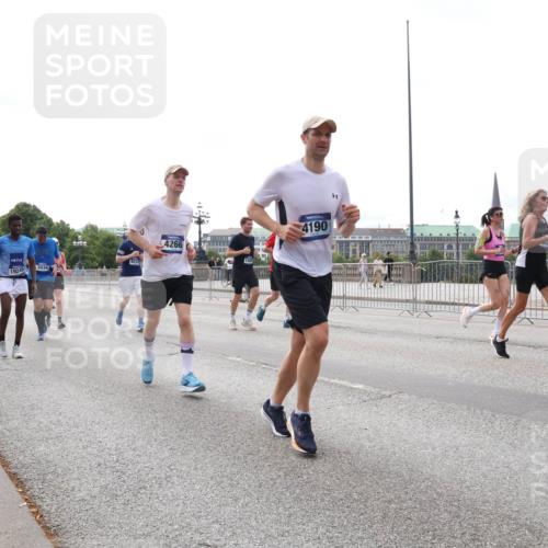 29.06.2025 - hella hamburg halbmarathon Lena Gebhardt http://msf.ph/oto/8323900 29.06.2025 10:23:08 Lombardsbrücke 13248, 19245, 3034, 6578, 4266, 4190, 1029, 1362, 1853, 2766, 2925, 3003, 3029, 3034, 3600, 3601, 4190, 4266, 4728, 4793, 5223, 5629, 6502, 6578, 6784, 6785, 6849, 7266, 7529, 7820, 7891, 7925, 8687, 8688, 8716, 8918, 8920, 9133, 9256, 9301, 9877, 9913, 10205, 10739, 10826, 11798, 11879, 12025, 12073, 12190, 12265, 13560, 13921, 14041, 14265, 14338, 14525, 14801, 14821, 16416, 16558, 17013, 17099, 17207, 17299, 17719 meine-sportfotos.de