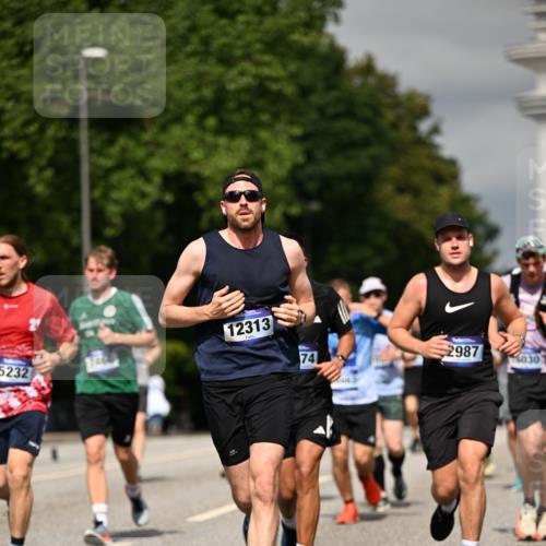 29.06.2025 - hella hamburg halbmarathon Dr. Thomas Lammeyer http://msf.ph/oto/8323937 29.06.2025 10:17:29 Kennedybrücke 1007, 1194, 1859, 1939, 2055, 2359, 2721, 2904, 2961, 2987, 3218, 3729, 4001, 4950, 5232, 6026, 6207, 7346, 7460, 7913, 8279, 8913, 9128, 9612, 9631 meine-sportfotos.de