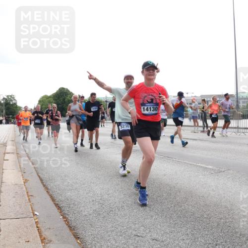 29.06.2025 - hella hamburg halbmarathon Lena Gebhardt http://msf.ph/oto/8323963 29.06.2025 10:37:39 Lombardsbrücke 16582, 3230, 14130, 1022, 1276, 1337, 1475, 1578, 1597, 1799, 1819, 1985, 2016, 2199, 2272, 2480, 2486, 2640, 2853, 3230, 3246, 3633, 4097, 4347, 4733, 5139, 5146, 5171, 5186, 5522, 5560, 5790, 5875, 5940, 6243, 6362, 6821, 6955, 7085, 7124, 7235, 7244, 7321, 7350, 7544, 7696, 7707, 7777, 7823, 8811, 8843, 8985, 9247, 9288, 9524, 9895, 10159, 10506, 10836, 11087, 11543, 12123, 12254, 12472, 12824, 16680, 17798 meine-sportfotos.de