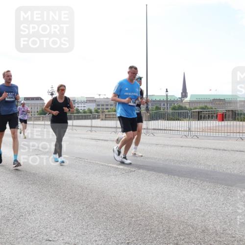 29.06.2025 - hella hamburg halbmarathon Lena Gebhardt http://msf.ph/oto/8323966 29.06.2025 10:12:52 Lombardsbrücke 10067, 1799, 35, 30, 1020, 1051, 1249, 1610, 1785, 1851, 1939, 2531, 2891, 2942, 2963, 2964, 3182, 3248, 3262, 4453, 4499, 4532, 4554, 5150, 5166, 5597, 5598, 6207, 6822, 6966, 7014, 7873, 7907, 8398, 8405, 8917, 8971, 9141, 9254, 10067, 10402, 10581, 11025, 11720, 12456, 13566, 13816, 14404, 14540, 14869, 15012, 15369, 15531, 16030, 16255, 16323, 16473, 16826, 16911, 17061, 17699, 17994, 18048, 18178, 18320, 18493, 18530 meine-sportfotos.de