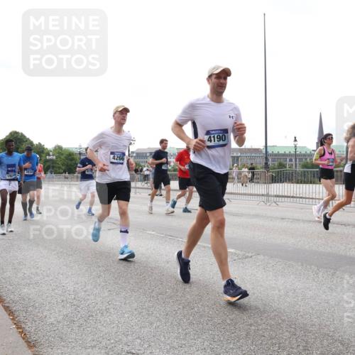 29.06.2025 - hella hamburg halbmarathon Lena Gebhardt http://msf.ph/oto/8323970 29.06.2025 10:23:08 Lombardsbrücke 13248, 19245, 3034, 4266, 12, 4190, 1029, 1362, 1853, 2766, 2925, 3003, 3029, 3034, 3600, 3601, 4190, 4266, 4728, 4793, 5223, 5629, 6502, 6578, 6784, 6785, 6849, 7266, 7529, 7820, 7891, 7925, 8687, 8688, 8716, 8918, 8920, 9133, 9256, 9301, 9877, 9913, 10205, 10739, 10826, 11798, 11879, 12025, 12073, 12190, 12265, 13560, 13921, 14041, 14265, 14338, 14525, 14801, 14821, 16416, 16558, 17013, 17099, 17207, 17299, 17719 meine-sportfotos.de