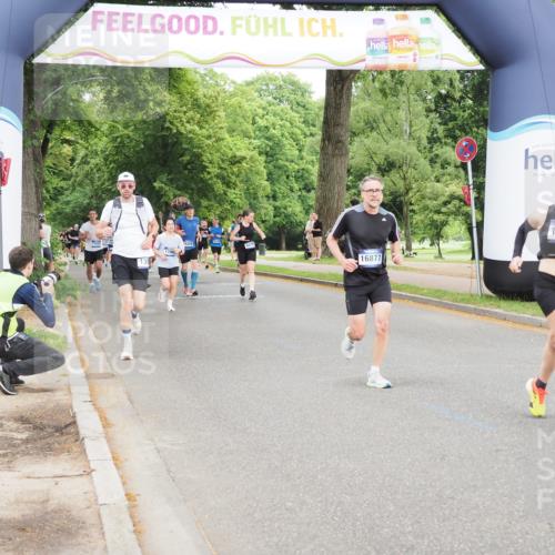 29.06.2025 - hella hamburg halbmarathon MichiJ http://msf.ph/oto/8324024 29.06.2025 10:37:32 Zwischen KM18-KM19 1216, 1399, 2878, 3543, 5978, 6712, 9551, 11579, 11975, 13159, 13812, 13875, 14248, 14794, 16731, 17319, 17384, 17908, 18064, 18370 meine-sportfotos.de