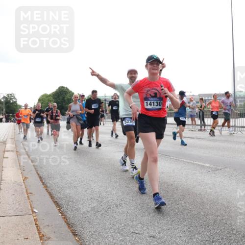 29.06.2025 - hella hamburg halbmarathon Lena Gebhardt http://msf.ph/oto/8324091 29.06.2025 10:37:39 Lombardsbrücke 47355, 16582, 3230, 14130, 1022, 1276, 1337, 1475, 1578, 1597, 1799, 1819, 1985, 2016, 2199, 2272, 2480, 2486, 2640, 2853, 3230, 3246, 3633, 4097, 4347, 4733, 5139, 5146, 5171, 5186, 5522, 5560, 5790, 5875, 5940, 6243, 6362, 6821, 6955, 7085, 7124, 7235, 7244, 7321, 7350, 7544, 7696, 7707, 7777, 7823, 8811, 8843, 8985, 9247, 9288, 9524, 9895, 10159, 10506, 10836, 11087, 11543, 12123, 12254, 12472, 12824, 16680, 17798 meine-sportfotos.de
