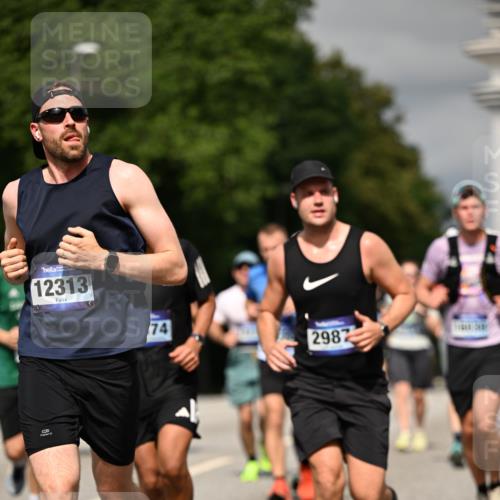 29.06.2025 - hella hamburg halbmarathon Dr. Thomas Lammeyer http://msf.ph/oto/8324123 29.06.2025 10:17:31 Kennedybrücke 1007, 1194, 1859, 1939, 2055, 2359, 2721, 2904, 2961, 2987, 3218, 3729, 4001, 4795, 4950, 5232, 5631, 6026, 6207, 7346, 7460, 7913, 8913, 9128, 9612, 9631 meine-sportfotos.de