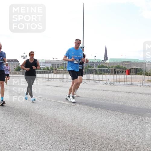 29.06.2025 - hella hamburg halbmarathon Lena Gebhardt http://msf.ph/oto/8324132 29.06.2025 10:12:52 Lombardsbrücke 0067, 17994, 8530, 1020, 1051, 1249, 1610, 1785, 1851, 1939, 2531, 2891, 2942, 2963, 2964, 3182, 3248, 3262, 4453, 4499, 4532, 4554, 5150, 5166, 5597, 5598, 6207, 6822, 6966, 7014, 7873, 7907, 8398, 8405, 8917, 8971, 9141, 9254, 10067, 10402, 10581, 11025, 11720, 12456, 13566, 13816, 14404, 14540, 14869, 15012, 15369, 15531, 16030, 16255, 16323, 16473, 16826, 16911, 17061, 17699, 17994, 18048, 18178, 18320, 18493, 18530 meine-sportfotos.de