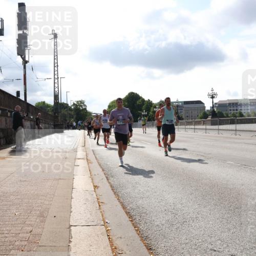 29.06.2025 - hella hamburg halbmarathon Lena Gebhardt http://msf.ph/oto/8324149 29.06.2025 09:48:24 Lombardsbrücke 1716, 1290, 1385, 1505, 1562, 1710, 1743, 2399, 2714, 2767, 3480, 3959, 4359, 4602, 4860, 5091, 5315, 5554, 5709, 6684, 6829, 6990, 7152, 7154, 7884, 8362, 8933, 9178, 9403, 10384, 10404, 10793, 10852, 10900, 11202, 11227, 11620, 11745, 11929, 12051, 12290, 12488, 12514, 12865, 12916, 13483, 13595, 13854, 13975, 14387, 14875, 14908, 14934, 15015, 15261, 15415, 15701, 15931, 15959, 16119, 16158 meine-sportfotos.de