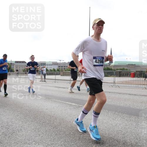 29.06.2025 - hella hamburg halbmarathon Lena Gebhardt http://msf.ph/oto/8324162 29.06.2025 10:23:09 Lombardsbrücke 48, 19245, 3034, 6578, 1205, 4266, 1029, 1362, 1853, 2766, 2925, 3003, 3029, 3034, 3600, 4190, 4266, 4728, 4793, 5223, 5629, 6502, 6578, 6784, 6785, 6849, 7266, 7820, 7891, 7925, 8687, 8688, 8716, 8918, 8920, 9133, 9301, 9877, 9913, 10205, 10739, 10826, 11798, 11879, 12025, 12073, 12190, 12265, 13560, 13921, 14041, 14265, 14338, 14510, 14525, 14801, 14821, 16416, 16558, 17013, 17099, 17207, 17299, 17719 meine-sportfotos.de