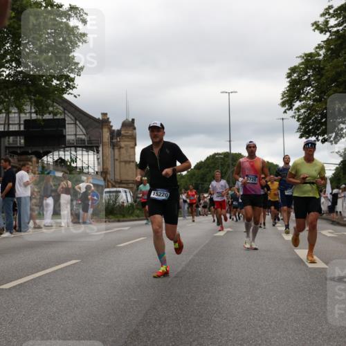 29.06.2025 - hella hamburg halbmarathon Yannick Fuchs http://msf.ph/oto/8324163 29.06.2025 10:51:21 20KM 1200, 1239, 1387, 1563, 1715, 1719, 1972, 2236, 2652, 3575, 4261, 5015, 5134, 5391, 5457, 5458, 5728, 6720, 6892, 7159, 7269, 7833, 8744, 9450, 10383, 10408, 11832, 12144, 12509, 12773, 12774, 13245, 13376, 13523, 13664, 14361, 14737, 14881, 14951, 15090, 15110, 15125, 15189, 15220, 15349, 15664, 16093, 16418, 17201, 17758, 17769, 17848, 18388, 18508 meine-sportfotos.de