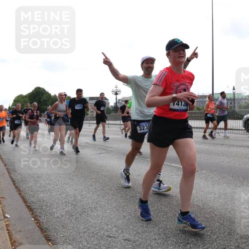 29.06.2025 - hella hamburg halbmarathon Lena Gebhardt http://msf.ph/oto/8324246 29.06.2025 10:37:39 Lombardsbrücke 26, 40, 16582, 323, 14130, 1022, 1276, 1337, 1475, 1578, 1597, 1799, 1819, 1985, 2016, 2199, 2272, 2480, 2486, 2640, 2853, 3230, 3246, 3633, 4097, 4347, 4733, 5139, 5146, 5171, 5186, 5522, 5560, 5790, 5875, 5940, 6243, 6362, 6821, 6955, 7085, 7124, 7235, 7244, 7321, 7350, 7544, 7696, 7707, 7777, 7823, 8811, 8843, 8985, 9247, 9288, 9524, 9895, 10159, 10506, 10836, 11087, 11543, 12123, 12254, 12472, 12824, 16680, 17798 meine-sportfotos.de