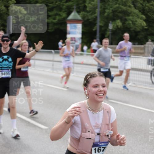 29.06.2025 - hella hamburg halbmarathon Jannik Wohlers http://msf.ph/oto/8324261 29.06.2025 10:39:42 Lombardsbrücke 1058, 1076, 1291, 1586, 1691, 1899, 2019, 2254, 2515, 2572, 2866, 2888, 3237, 3515, 3607, 3808, 3882, 3883, 3884, 4173, 4271, 4471, 5229, 5263, 5654, 5877, 5901, 6097, 6548, 6698, 6750, 6866, 6876, 6890, 6920, 7045, 7174, 7455, 7456, 7675, 7850, 8622, 8815, 8865, 8866, 9187, 9195, 9292, 9495, 10474, 10806, 10818, 10953, 11188, 11242, 11244, 11717, 11874, 12414, 12883, 12906, 13005, 13069, 13290, 13577, 13651, 14327, 14578, 15111, 19163 meine-sportfotos.de