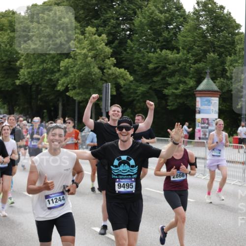 29.06.2025 - hella hamburg halbmarathon Jannik Wohlers http://msf.ph/oto/8324309 29.06.2025 10:39:42 Lombardsbrücke 1058, 1076, 1291, 1586, 1691, 1899, 2019, 2254, 2515, 2572, 2866, 2888, 3237, 3515, 3607, 3808, 3882, 3883, 3884, 4173, 4271, 4471, 5229, 5263, 5654, 5877, 5901, 6097, 6548, 6698, 6750, 6866, 6876, 6890, 6920, 7045, 7174, 7455, 7456, 7675, 7850, 8622, 8815, 8865, 8866, 9187, 9195, 9292, 9495, 10474, 10806, 10818, 10953, 11188, 11242, 11244, 11717, 11874, 12414, 12883, 12906, 13005, 13069, 13290, 13577, 13651, 14327, 14578, 15111, 19163 meine-sportfotos.de