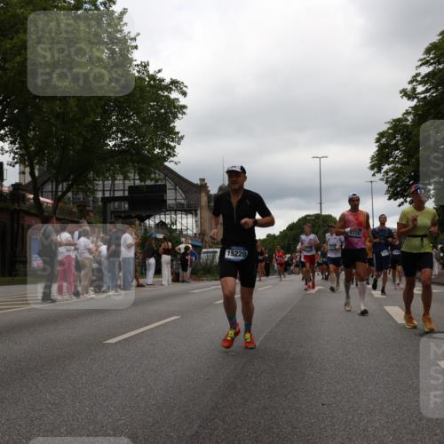 29.06.2025 - hella hamburg halbmarathon Yannick Fuchs http://msf.ph/oto/8324323 29.06.2025 10:51:22 20KM 1200, 1239, 1387, 1563, 1715, 1719, 1972, 2236, 2652, 3575, 4261, 5015, 5134, 5391, 5457, 5458, 5728, 6720, 6892, 7159, 7269, 7833, 8744, 9450, 10383, 10408, 12144, 12509, 12773, 12774, 13245, 13376, 13523, 13664, 14361, 14737, 14881, 14951, 15090, 15110, 15125, 15189, 15220, 15349, 15664, 16093, 16418, 17201, 17758, 17769, 17848, 18388, 18508 meine-sportfotos.de