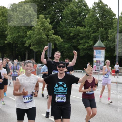 29.06.2025 - hella hamburg halbmarathon Jannik Wohlers http://msf.ph/oto/8324389 29.06.2025 10:39:42 Lombardsbrücke 1058, 1076, 1291, 1586, 1691, 1899, 2019, 2254, 2515, 2572, 2866, 2888, 3237, 3515, 3607, 3808, 3882, 3883, 3884, 4173, 4271, 4471, 5229, 5263, 5654, 5877, 5901, 6097, 6548, 6698, 6750, 6866, 6876, 6890, 6920, 7045, 7174, 7455, 7456, 7675, 7850, 8622, 8815, 8865, 8866, 9187, 9195, 9292, 9495, 10474, 10806, 10818, 10953, 11188, 11242, 11244, 11717, 11874, 12414, 12883, 12906, 13005, 13069, 13290, 13577, 13651, 14327, 14578, 15111, 19163 meine-sportfotos.de
