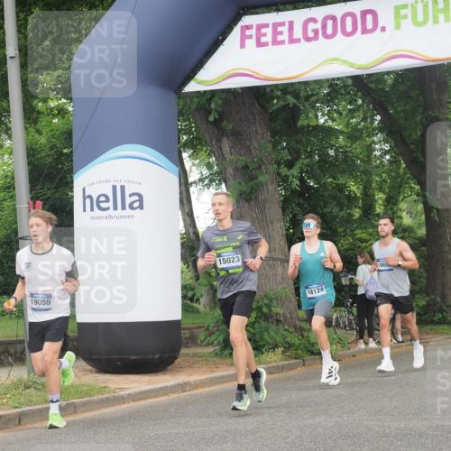 29.06.2025 - hella hamburg halbmarathon KatJ http://msf.ph/oto/8324397 29.06.2025 10:16:56 Zwischen KM18-KM19  meine-sportfotos.de