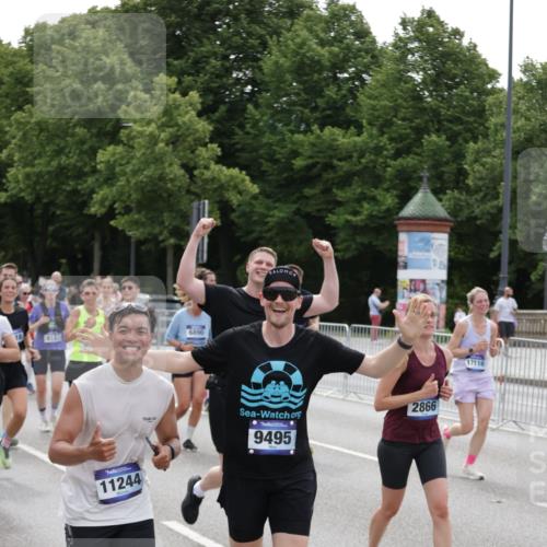 29.06.2025 - hella hamburg halbmarathon Jannik Wohlers http://msf.ph/oto/8324534 29.06.2025 10:39:42 Lombardsbrücke 1058, 1076, 1291, 1586, 1691, 1899, 2019, 2254, 2515, 2572, 2866, 2888, 3237, 3515, 3607, 3808, 3882, 3883, 3884, 4173, 4271, 4471, 5229, 5263, 5654, 5877, 5901, 6097, 6548, 6698, 6750, 6866, 6876, 6890, 6920, 7045, 7174, 7455, 7456, 7675, 7850, 8622, 8815, 8865, 8866, 9187, 9195, 9292, 9495, 10474, 10806, 10818, 10953, 11188, 11242, 11244, 11717, 11874, 12414, 12883, 12906, 13005, 13069, 13290, 13577, 13651, 14327, 14578, 15111, 19163 meine-sportfotos.de