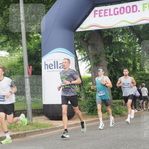 29.06.2025 - hella hamburg halbmarathon KatJ http://msf.ph/oto/8324554 29.06.2025 10:16:56 Zwischen KM18-KM19  meine-sportfotos.de