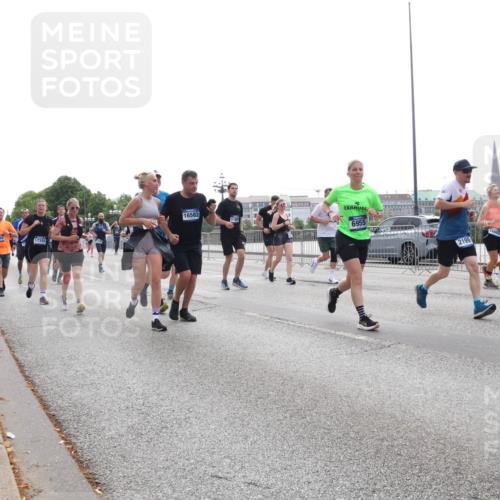29.06.2025 - hella hamburg halbmarathon Lena Gebhardt http://msf.ph/oto/8324578 29.06.2025 10:37:40 Lombardsbrücke 17355, 16582, 1188, 6955, 2199, 3, 1022, 1276, 1337, 1475, 1578, 1597, 1799, 1819, 1985, 2016, 2199, 2272, 2486, 2640, 2853, 3230, 3246, 3633, 4097, 4347, 4733, 5139, 5146, 5171, 5186, 5522, 5560, 5790, 5875, 5940, 6243, 6362, 6821, 6955, 7085, 7124, 7235, 7244, 7321, 7350, 7544, 7696, 7707, 7777, 7823, 8811, 8843, 8985, 9247, 9288, 9524, 9895, 10159, 10506, 10836, 11087, 11543, 12123, 12254, 12472, 12824, 16680, 17798 meine-sportfotos.de