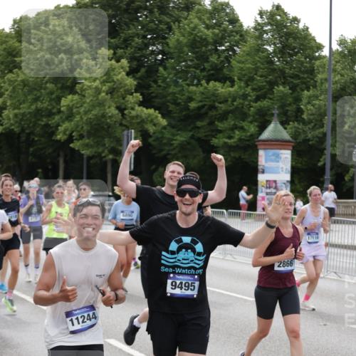 29.06.2025 - hella hamburg halbmarathon Jannik Wohlers http://msf.ph/oto/8324584 29.06.2025 10:39:42 Lombardsbrücke 1058, 1076, 1291, 1586, 1691, 1899, 2019, 2254, 2515, 2572, 2866, 2888, 3237, 3515, 3607, 3808, 3882, 3883, 3884, 4173, 4271, 4471, 5229, 5263, 5654, 5877, 5901, 6097, 6548, 6698, 6750, 6866, 6876, 6890, 6920, 7045, 7174, 7455, 7456, 7675, 7850, 8622, 8815, 8865, 8866, 9187, 9195, 9292, 9495, 10474, 10806, 10818, 10953, 11188, 11242, 11244, 11717, 11874, 12414, 12883, 12906, 13005, 13069, 13290, 13577, 13651, 14327, 14578, 15111, 19163 meine-sportfotos.de