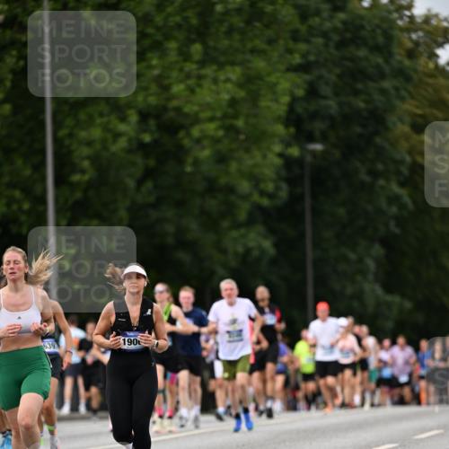 29.06.2025 - hella hamburg halbmarathon Dr. Thomas Lammeyer http://msf.ph/oto/8324586 29.06.2025 10:39:25 Kennedybrücke 1417, 1497, 1821, 1849, 2198, 2265, 2482, 3170, 3409, 3958, 4333, 4564, 4696, 4703, 5027, 5793, 6335, 6365, 6379, 6397, 6571, 6746, 6803, 6859, 7020, 7386, 7733, 8249, 8296, 9164, 9248, 9342, 9803, 10335, 10358, 10393, 10464, 10606, 11320 meine-sportfotos.de
