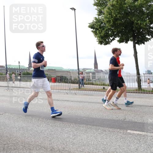 29.06.2025 - hella hamburg halbmarathon Lena Gebhardt http://msf.ph/oto/8324634 29.06.2025 10:23:11 Lombardsbrücke 3034, 657, 1029, 1362, 1853, 2766, 2925, 3003, 3029, 3034, 4190, 4266, 4728, 4793, 5223, 5629, 6502, 6578, 6784, 6785, 6849, 7266, 7820, 7891, 8687, 8688, 8716, 8918, 8920, 9133, 9301, 9877, 9913, 10205, 10739, 10826, 11798, 11879, 12025, 12073, 12190, 12265, 12874, 13560, 13921, 14041, 14265, 14338, 14510, 14512, 14525, 14801, 14821, 16416, 16558, 17013, 17099, 17207, 17299, 17719 meine-sportfotos.de
