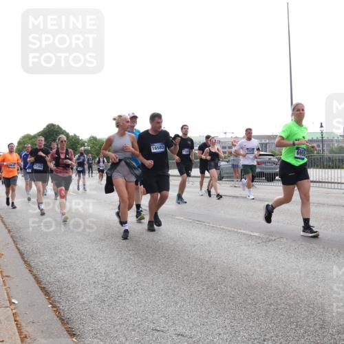 29.06.2025 - hella hamburg halbmarathon Lena Gebhardt http://msf.ph/oto/8324658 29.06.2025 10:37:40 Lombardsbrücke 17355, 16582, 11889, 12472, 6955, 1022, 1276, 1337, 1475, 1578, 1597, 1799, 1819, 1985, 2016, 2199, 2272, 2486, 2640, 2853, 3230, 3246, 3633, 4097, 4347, 4733, 5139, 5146, 5171, 5186, 5522, 5560, 5790, 5875, 5940, 6243, 6362, 6821, 6955, 7085, 7124, 7235, 7244, 7321, 7350, 7544, 7696, 7707, 7777, 7823, 8811, 8843, 8985, 9247, 9288, 9524, 9895, 10159, 10506, 10836, 11087, 11543, 12123, 12254, 12472, 12824, 16680, 17798 meine-sportfotos.de