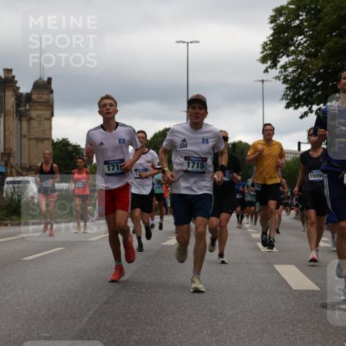 29.06.2025 - hella hamburg halbmarathon Yannick Fuchs http://msf.ph/oto/8324683 29.06.2025 10:51:24 20KM 1200, 1239, 1387, 1563, 1715, 1719, 1972, 2236, 2652, 3141, 3575, 4261, 5015, 5134, 5391, 5457, 5458, 5728, 6281, 6302, 6720, 6892, 7159, 7269, 7833, 8744, 9450, 10383, 10408, 12144, 12509, 12773, 12774, 13245, 13376, 13523, 13664, 14361, 14737, 14881, 14951, 15090, 15110, 15125, 15189, 15220, 15349, 15664, 16093, 16418, 17201, 17758, 17769, 17848, 18388, 18508 meine-sportfotos.de