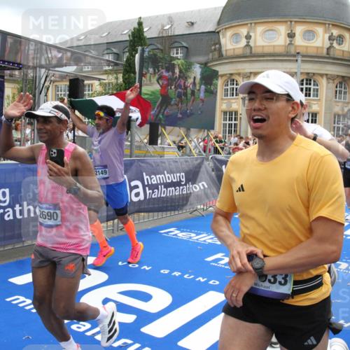 29.06.2025 - hella hamburg halbmarathon Michael Strokosch http://msf.ph/oto/8324690 29.06.2025 10:48:36 Ziel 1163, 1176, 2213, 5421, 10000, 10860, 11451, 11579, 12149, 12690, 13962, 14033, 14990, 15573, 15808, 15917, 17395, 18251, 18815 meine-sportfotos.de