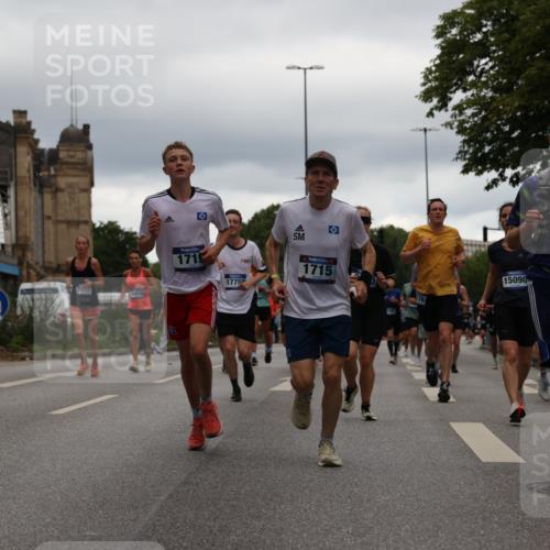 29.06.2025 - hella hamburg halbmarathon Yannick Fuchs http://msf.ph/oto/8324714 29.06.2025 10:51:24 20KM 1200, 1239, 1387, 1563, 1715, 1719, 1972, 2236, 2652, 3141, 3575, 4261, 5015, 5134, 5391, 5457, 5458, 5728, 6281, 6302, 6720, 6892, 7159, 7269, 7833, 8744, 9450, 10383, 10408, 12144, 12509, 12773, 12774, 13245, 13376, 13523, 13664, 14361, 14737, 14881, 14951, 15090, 15110, 15125, 15189, 15220, 15349, 15664, 16093, 16418, 17201, 17758, 17769, 17848, 18388, 18508 meine-sportfotos.de