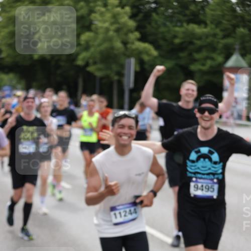 29.06.2025 - hella hamburg halbmarathon Jannik Wohlers http://msf.ph/oto/8324717 29.06.2025 10:39:43 Lombardsbrücke 1058, 1076, 1291, 1586, 1691, 1899, 2019, 2254, 2515, 2572, 2866, 2888, 3237, 3515, 3607, 3808, 4173, 4271, 4471, 4756, 5113, 5229, 5263, 5351, 5352, 5654, 5877, 5901, 6097, 6548, 6698, 6750, 6866, 6876, 6890, 6920, 7174, 7455, 7456, 7675, 7850, 8815, 8865, 8866, 9187, 9195, 9292, 9495, 10474, 10806, 10818, 10953, 11188, 11242, 11244, 11653, 11717, 11874, 12414, 12444, 12501, 12760, 12883, 12906, 13005, 13069, 13290, 13577, 13651, 14327, 14578, 15111, 19163 meine-sportfotos.de