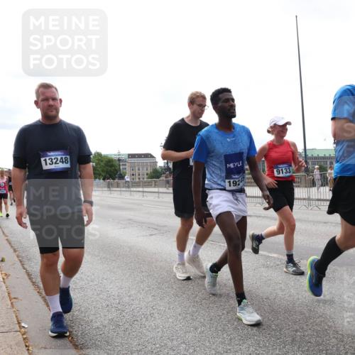 29.06.2025 - hella hamburg halbmarathon Lena Gebhardt http://msf.ph/oto/8324735 29.06.2025 10:23:11 Lombardsbrücke 13248, 192, 9133, 303, 1029, 1362, 1853, 2766, 2925, 3003, 3029, 3034, 4190, 4266, 4728, 4793, 5223, 5629, 6502, 6578, 6784, 6785, 6849, 7266, 7820, 7891, 8687, 8688, 8716, 8918, 8920, 9133, 9301, 9877, 9913, 10205, 10739, 10826, 11798, 11879, 12025, 12073, 12190, 12265, 12874, 13560, 13921, 14041, 14265, 14338, 14510, 14512, 14525, 14801, 14821, 16416, 16558, 17013, 17099, 17207, 17299, 17719 meine-sportfotos.de