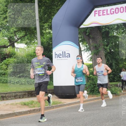29.06.2025 - hella hamburg halbmarathon KatJ http://msf.ph/oto/8324742 29.06.2025 10:16:57 Zwischen KM18-KM19  meine-sportfotos.de