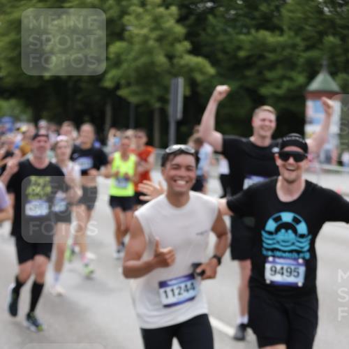29.06.2025 - hella hamburg halbmarathon Jannik Wohlers http://msf.ph/oto/8324755 29.06.2025 10:39:43 Lombardsbrücke 1058, 1076, 1291, 1586, 1691, 1899, 2019, 2254, 2515, 2572, 2866, 2888, 3237, 3515, 3607, 3808, 4173, 4271, 4471, 4756, 5113, 5229, 5263, 5351, 5352, 5654, 5877, 5901, 6097, 6548, 6698, 6750, 6866, 6876, 6890, 6920, 7174, 7455, 7456, 7675, 7850, 8815, 8865, 8866, 9187, 9195, 9292, 9495, 10474, 10806, 10818, 10953, 11188, 11242, 11244, 11653, 11717, 11874, 12414, 12444, 12501, 12760, 12883, 12906, 13005, 13069, 13290, 13577, 13651, 14327, 14578, 15111, 19163 meine-sportfotos.de