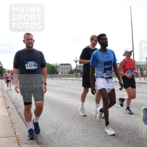 29.06.2025 - hella hamburg halbmarathon Lena Gebhardt http://msf.ph/oto/8324775 29.06.2025 10:23:11 Lombardsbrücke 13248, 19245, 9133, 1029, 1362, 1853, 2766, 2925, 3003, 3029, 3034, 4190, 4266, 4728, 4793, 5223, 5629, 6502, 6578, 6784, 6785, 6849, 7266, 7820, 7891, 8687, 8688, 8716, 8918, 8920, 9133, 9301, 9877, 9913, 10205, 10739, 10826, 11798, 11879, 12025, 12073, 12190, 12265, 12874, 13560, 13921, 14041, 14265, 14338, 14510, 14512, 14525, 14801, 14821, 16416, 16558, 17013, 17099, 17207, 17299, 17719 meine-sportfotos.de