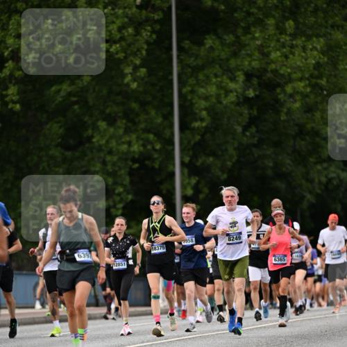 29.06.2025 - hella hamburg halbmarathon Dr. Thomas Lammeyer http://msf.ph/oto/8324861 29.06.2025 10:39:28 Kennedybrücke 1417, 1497, 1821, 1849, 2198, 2265, 2787, 3170, 3409, 3958, 4333, 4564, 4696, 4703, 5027, 5793, 6335, 6365, 6379, 6397, 6471, 6571, 6746, 6803, 6859, 7020, 7386, 7733, 8249, 8296, 9342, 9803, 10335, 10358, 10360, 10393, 10464, 11320 meine-sportfotos.de