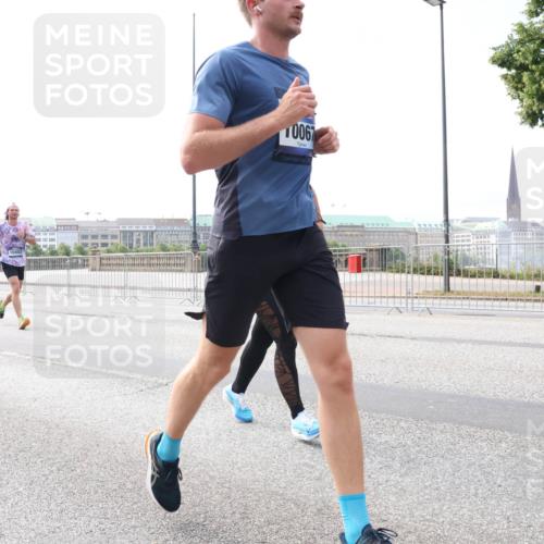 29.06.2025 - hella hamburg halbmarathon Lena Gebhardt http://msf.ph/oto/8324870 29.06.2025 10:12:54 Lombardsbrücke 10402, 10067, 1020, 1051, 1249, 1610, 1785, 1851, 1939, 2531, 2891, 2942, 2963, 2964, 3182, 3248, 3262, 4453, 4499, 4532, 4554, 5150, 5166, 5597, 5598, 6207, 6966, 7014, 7873, 7907, 8398, 8405, 8917, 8971, 9141, 9254, 10067, 10402, 10581, 11025, 11720, 12456, 13566, 13816, 14404, 14540, 14869, 15012, 15369, 15531, 16030, 16255, 16323, 16437, 16473, 16826, 16911, 17061, 17699, 17994, 18048, 18178, 18320, 18493, 18530 meine-sportfotos.de