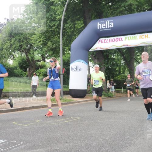 29.06.2025 - hella hamburg halbmarathon KatJ http://msf.ph/oto/8324901 29.06.2025 10:46:23 Zwischen KM18-KM19 4986, 7031, 7223, 7824, 8030, 8509 meine-sportfotos.de