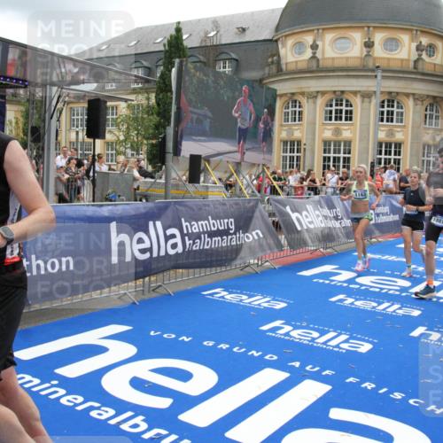 29.06.2025 - hella hamburg halbmarathon Michael Strokosch http://msf.ph/oto/8324977 29.06.2025 10:48:39 Ziel 1163, 1176, 2213, 4553, 5421, 9538, 10000, 10859, 10860, 11579, 14511, 15573, 15808, 15917, 18251, 18815 meine-sportfotos.de