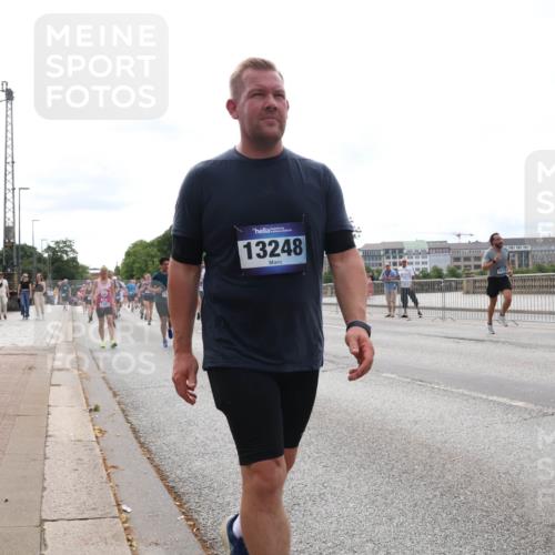 29.06.2025 - hella hamburg halbmarathon Lena Gebhardt http://msf.ph/oto/8325010 29.06.2025 10:23:12 Lombardsbrücke 13248, 1029, 1362, 1853, 2766, 2925, 3003, 3029, 3034, 4190, 4266, 4728, 4793, 5629, 6502, 6578, 6784, 6785, 6849, 7266, 7820, 7891, 8687, 8688, 8716, 8918, 8920, 9133, 9301, 9877, 9913, 10205, 10739, 10826, 11798, 11879, 12025, 12073, 12190, 12265, 12874, 13560, 13921, 14041, 14265, 14338, 14510, 14512, 14525, 14801, 14821, 16416, 16558, 17013, 17099, 17207, 17299, 17719 meine-sportfotos.de