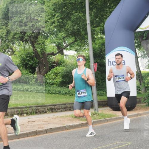 29.06.2025 - hella hamburg halbmarathon KatJ http://msf.ph/oto/8325044 29.06.2025 10:16:57 Zwischen KM18-KM19  meine-sportfotos.de