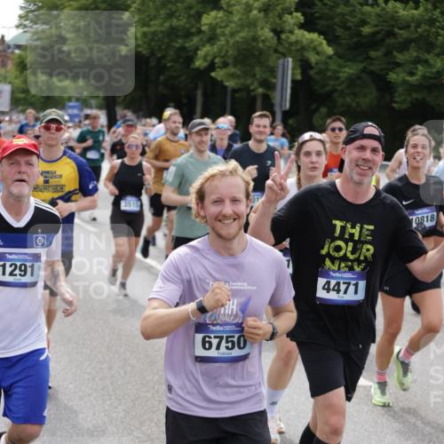 29.06.2025 - hella hamburg halbmarathon Jannik Wohlers http://msf.ph/oto/8325111 29.06.2025 10:39:44 Lombardsbrücke 1018, 1037, 1058, 1076, 1291, 1586, 1691, 1899, 2019, 2109, 2254, 2515, 2572, 2866, 2888, 3237, 3515, 3607, 3808, 4173, 4271, 4471, 4756, 5113, 5229, 5263, 5351, 5352, 5654, 5877, 5901, 6097, 6548, 6673, 6698, 6750, 6866, 6876, 6890, 6920, 7174, 7455, 7456, 7675, 7850, 8815, 8865, 8866, 9187, 9195, 9292, 9495, 10474, 10806, 10818, 10953, 11188, 11242, 11244, 11653, 11717, 12414, 12444, 12501, 12760, 12906, 13005, 13069, 13290, 13410, 13577, 13651, 14327, 14578, 15111 meine-sportfotos.de