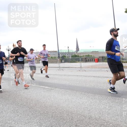 29.06.2025 - hella hamburg halbmarathon Lena Gebhardt http://msf.ph/oto/8325136 29.06.2025 10:57:40 Lombardsbrücke 19070, 13425, 13427, 11947, 18534, 1123, 1242, 1248, 1265, 1643, 2015, 2041, 2370, 2451, 2567, 2900, 3191, 3195, 3385, 3388, 3433, 3644, 3723, 3750, 3851, 3954, 4059, 4086, 4106, 4180, 4197, 4521, 4830, 5117, 5316, 5632, 5736, 5738, 6827, 6857, 6916, 7172, 7193, 7556, 7720, 7728, 7787, 8035, 8159, 8287, 8386, 8474, 8540, 8552, 8708, 8713, 8773, 8851, 8853, 8873, 9059, 9110, 9233, 9318, 9394, 9496, 9613 meine-sportfotos.de