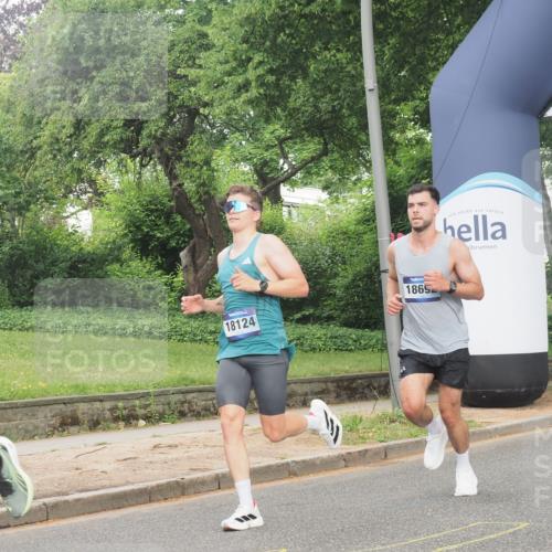 29.06.2025 - hella hamburg halbmarathon KatJ http://msf.ph/oto/8325143 29.06.2025 10:16:58 Zwischen KM18-KM19  meine-sportfotos.de